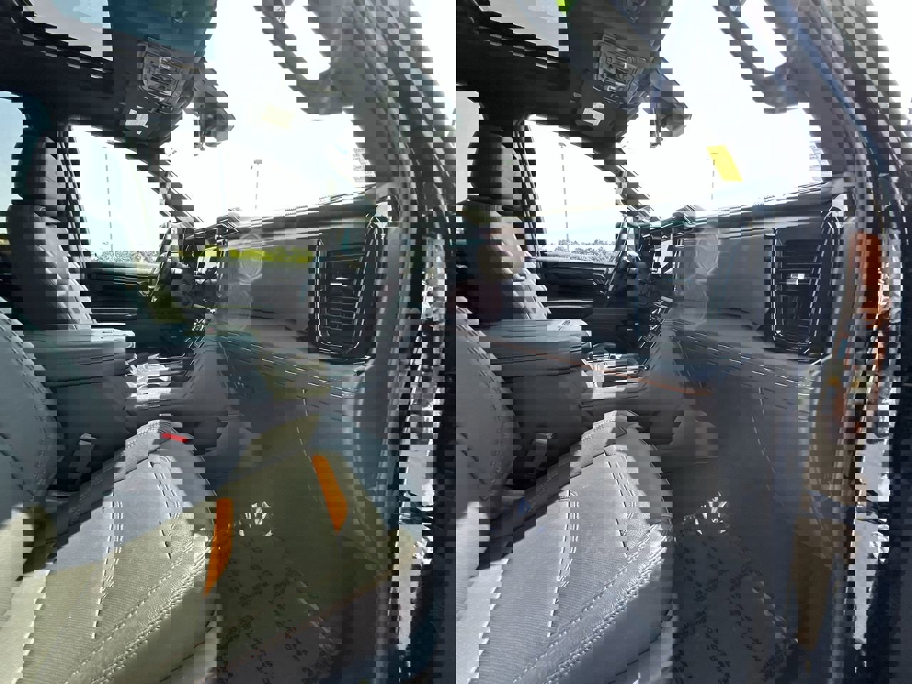 Used 2024 GMC Sierra 2500 AT4 w/ Technology Package image 18