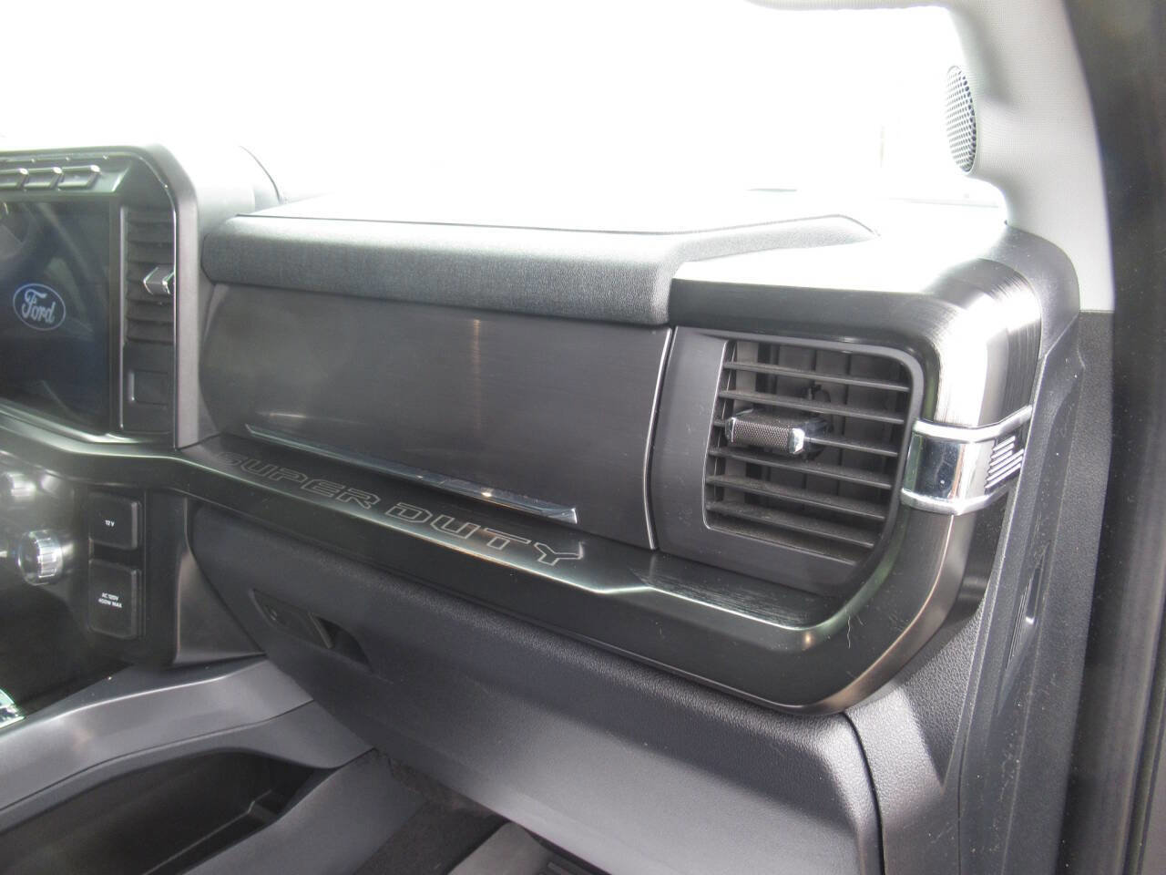 Used 2024 Ford F250 Lariat w/ Snow Plow Prep Package image 10