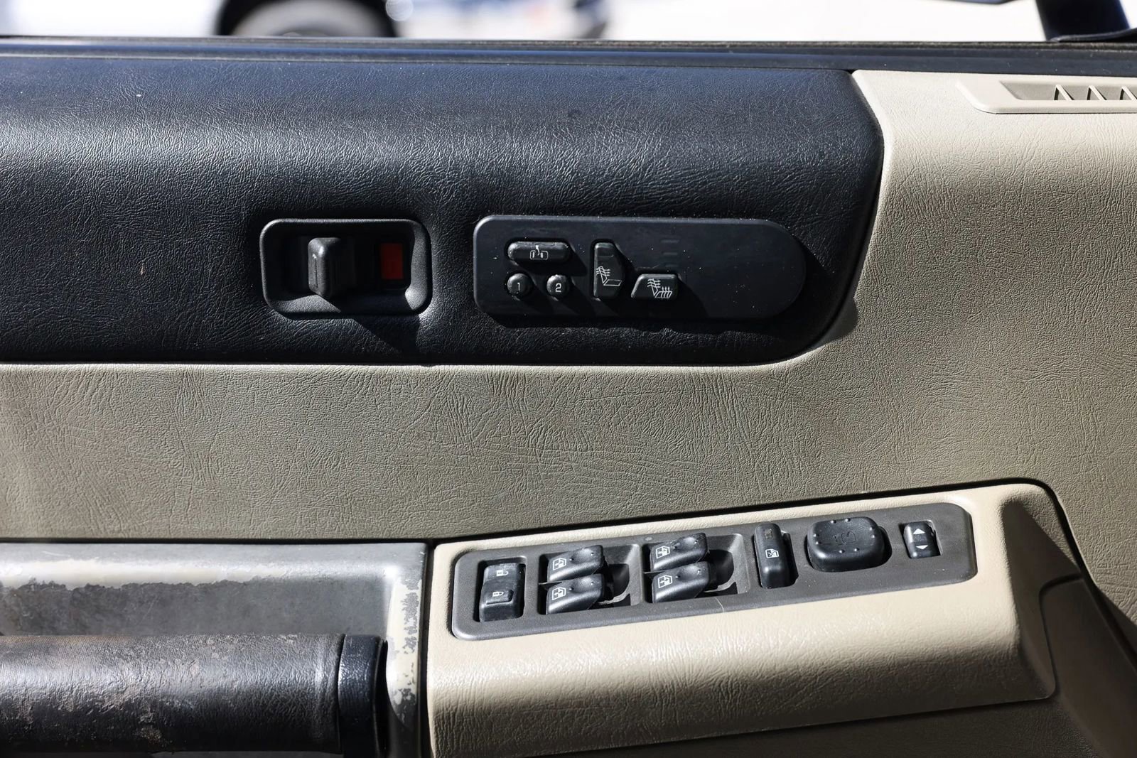 Used 2003 HUMMER H2 w/ Preferred Equipment Group image 39