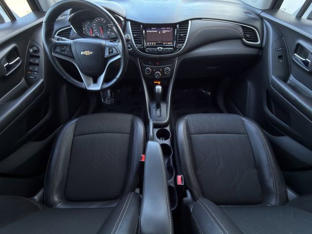 Used 2022 Chevrolet Trax LT w/ LT Convenience Package image 11