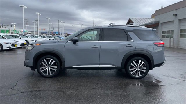 Used 2025 Nissan Pathfinder Platinum image 6