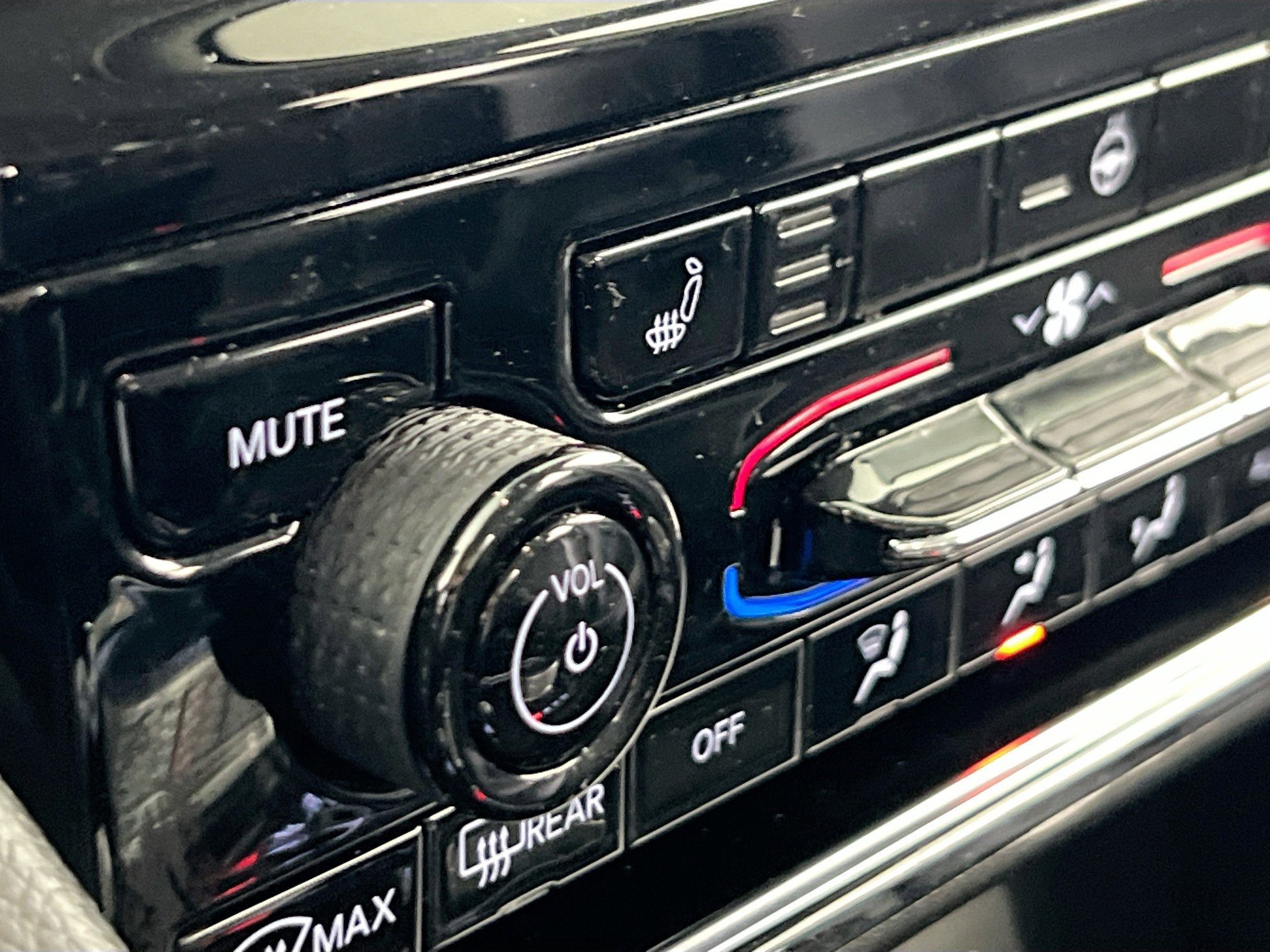 Used 2023 Jeep Grand Cherokee Limited image 18