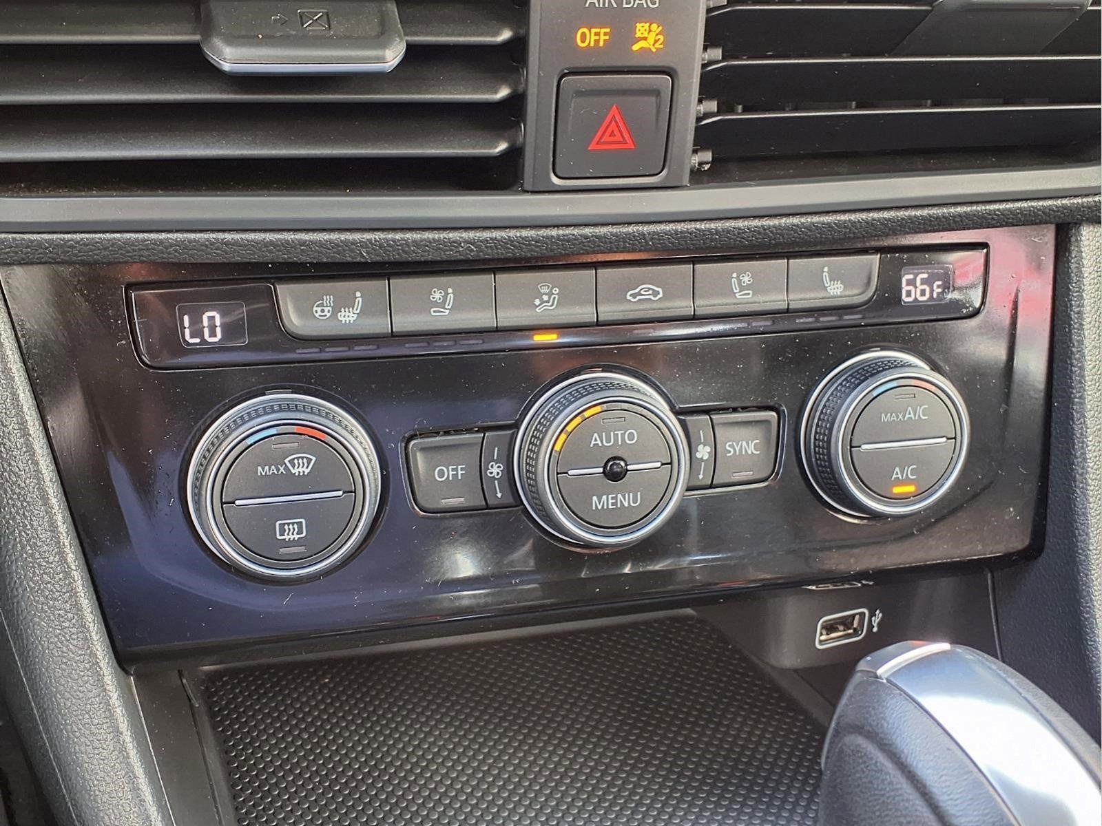 Used 2019 Volkswagen Jetta SEL Premium image 17