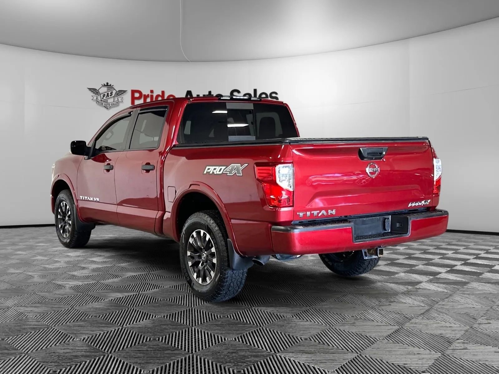 Used 2019 Nissan Titan PRO-4X image 5