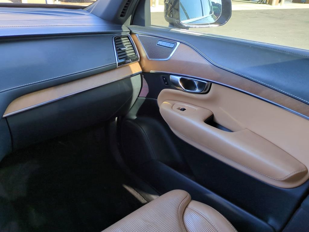 Used 2017 Volvo XC90 T8 Inscription w/ Vision Package image 17