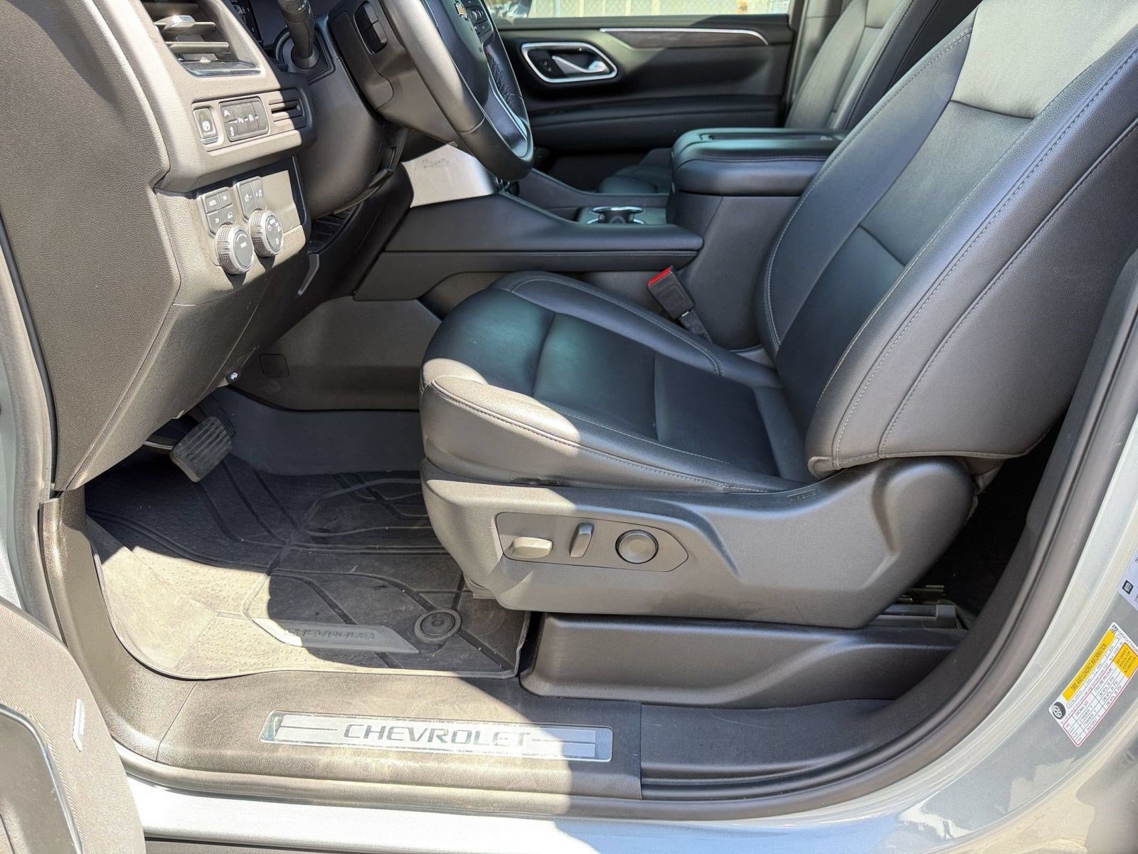 Used 2024 Chevrolet Suburban LT AWD/4WD image 4