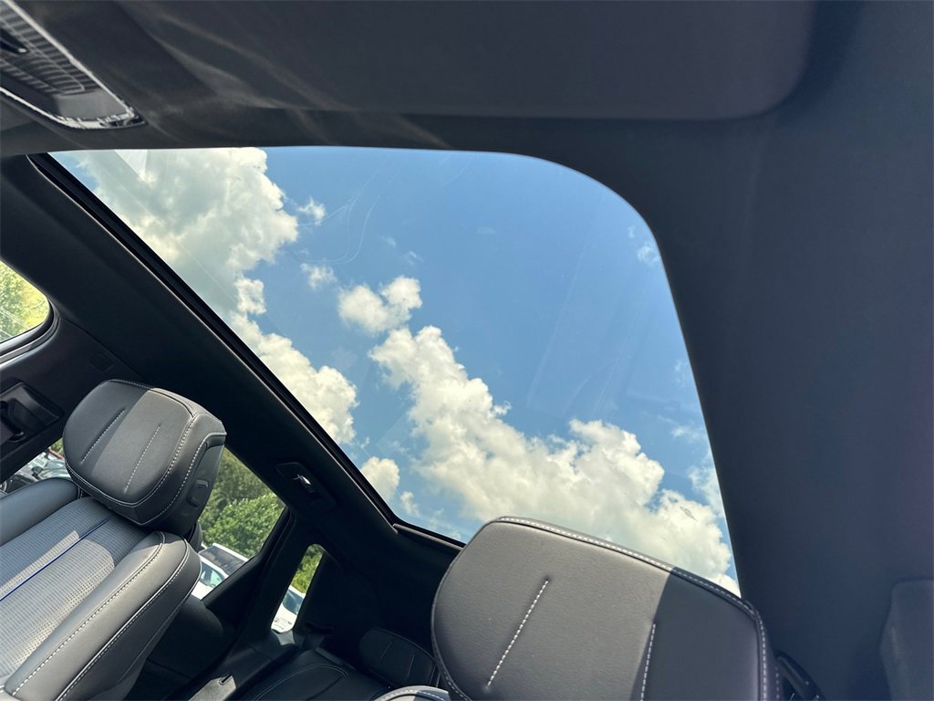 New 2025 Cadillac Lyriq Luxury image 29