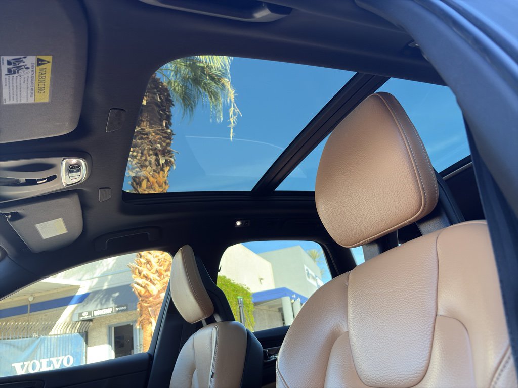 Used 2018 Volvo XC60 T5 Momentum w/ Convenience Package image 19