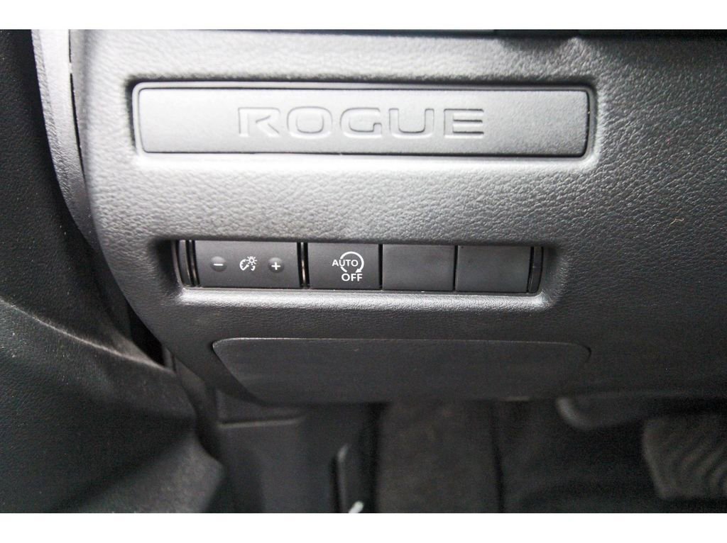 Used 2024 Nissan Rogue S image 17