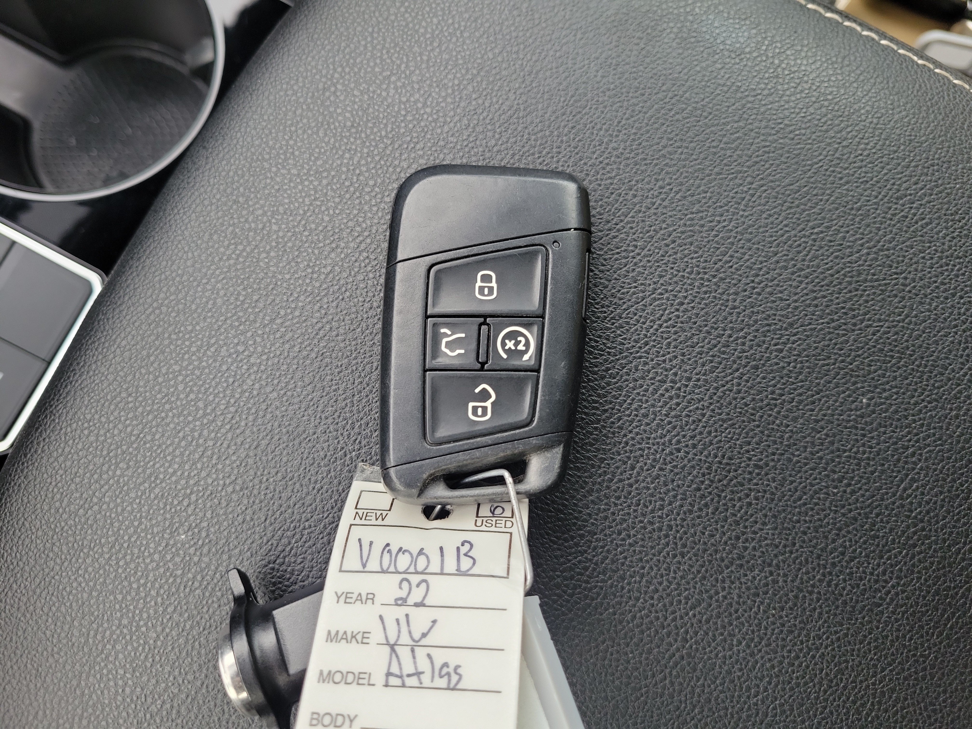Used 2022 Volkswagen Atlas Cross Sport SE FWD image 29