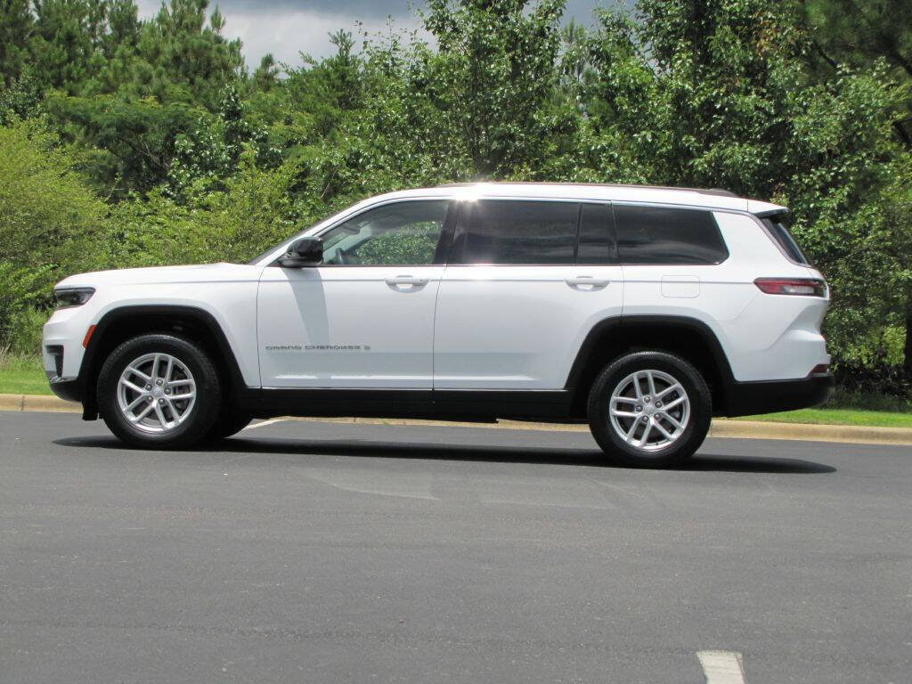 Used 2023 Jeep Grand Cherokee L Laredo RWD image 5
