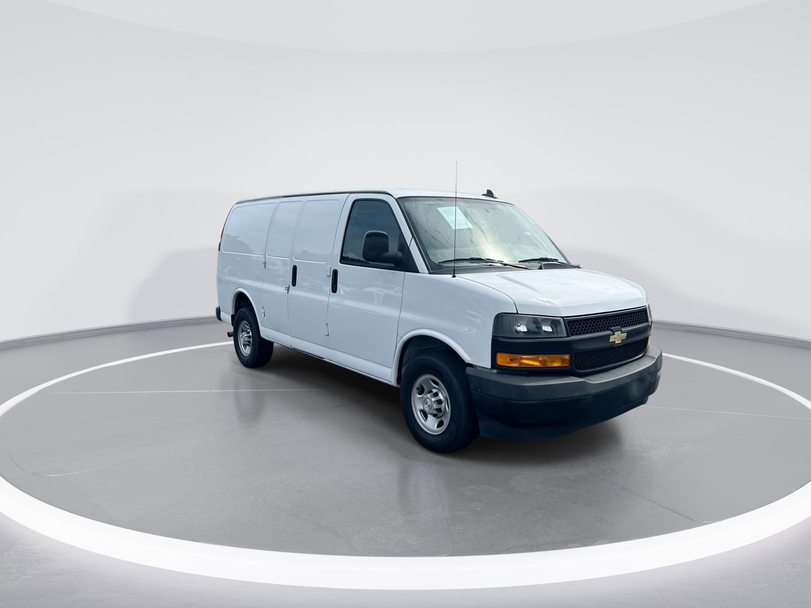 Used 2020 Chevrolet Express 2500 w/ Driver Convenience Package RWD video 2