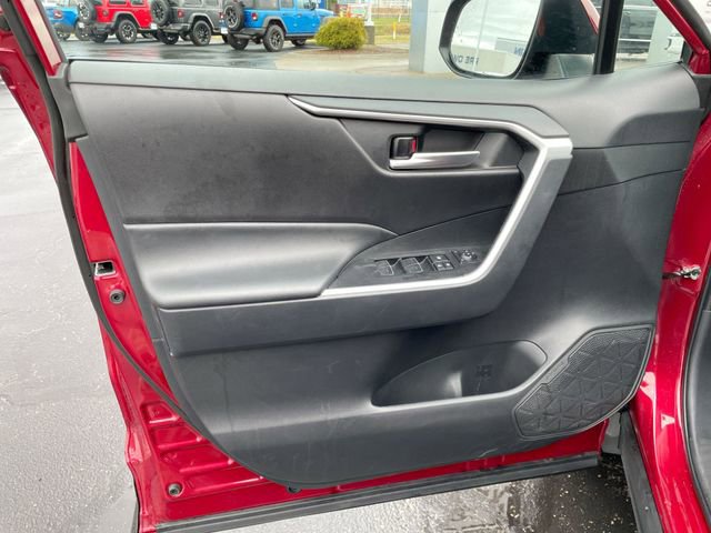 Used 2025 Toyota RAV4 XLE image 9