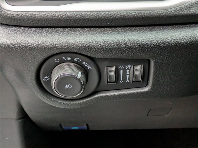 New 2026 Chrysler Pacifica Select w/ S Appearance Package image 14