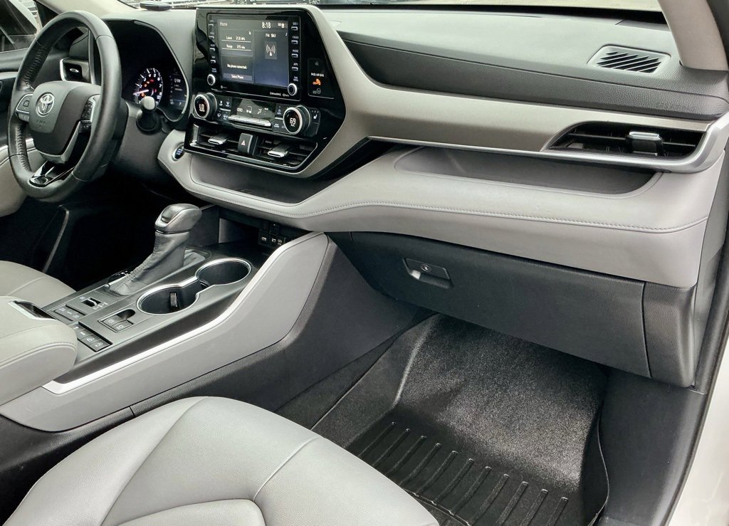 Used 2020 Toyota Highlander XLE image 24
