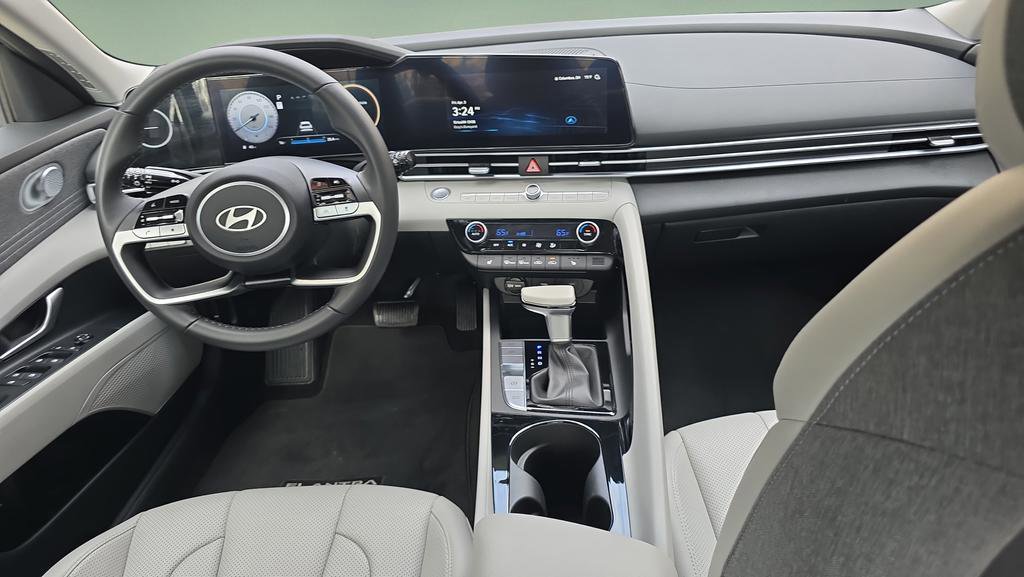 Certified 2025 Hyundai Elantra Limited FWD image 27