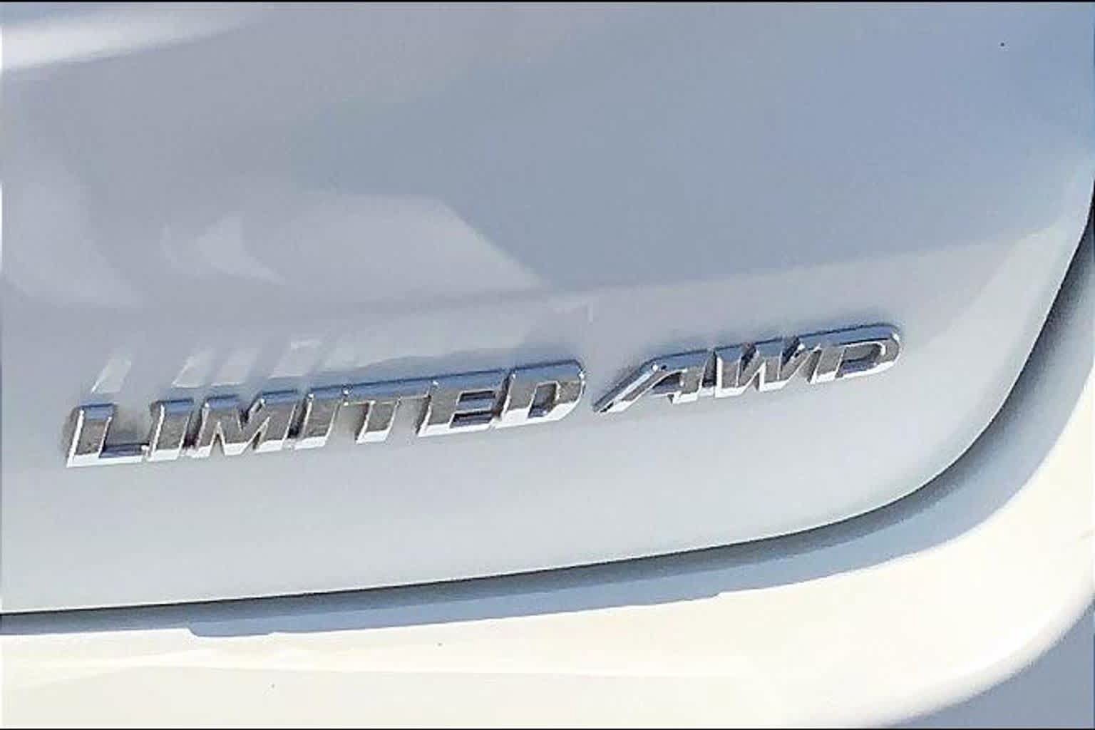 Used 2016 Toyota Highlander Limited w/ Driver Technology Package AWD/4WD image 9