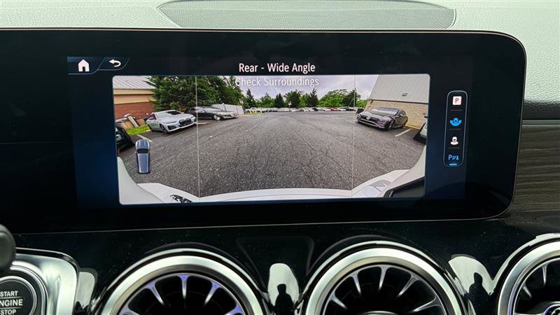 Used 2025 Mercedes-Benz GLB 250 image 34