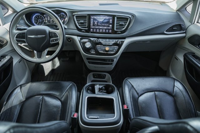 Used 2019 Chrysler Pacifica Limited FWD image 28