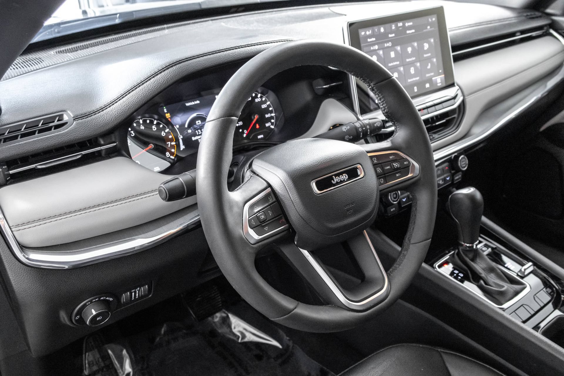 Used 2023 Jeep Compass Limited AWD/4WD image 5