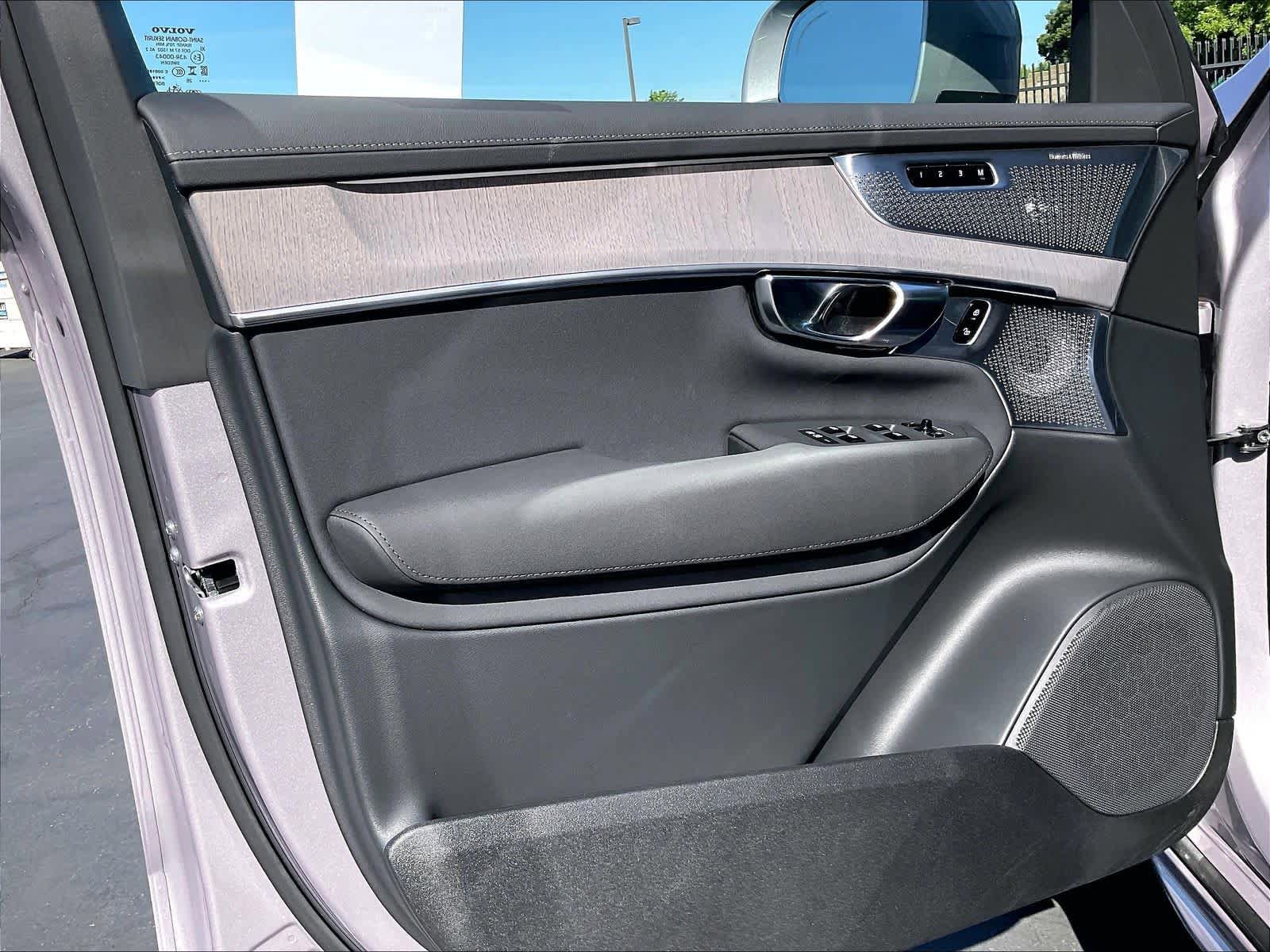 New 2026 Volvo XC90 T8 Ultra w/ Lounge Package AWD/4WD image 24