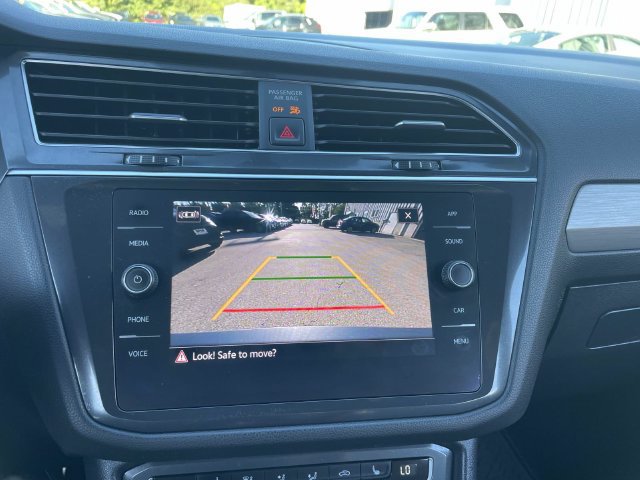 Used 2021 Volkswagen Tiguan SEL AWD/4WD image 26