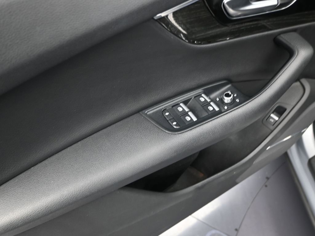 Used 2018 Audi Q7 3.0T Premium Plus w/ Premium Plus Package image 11