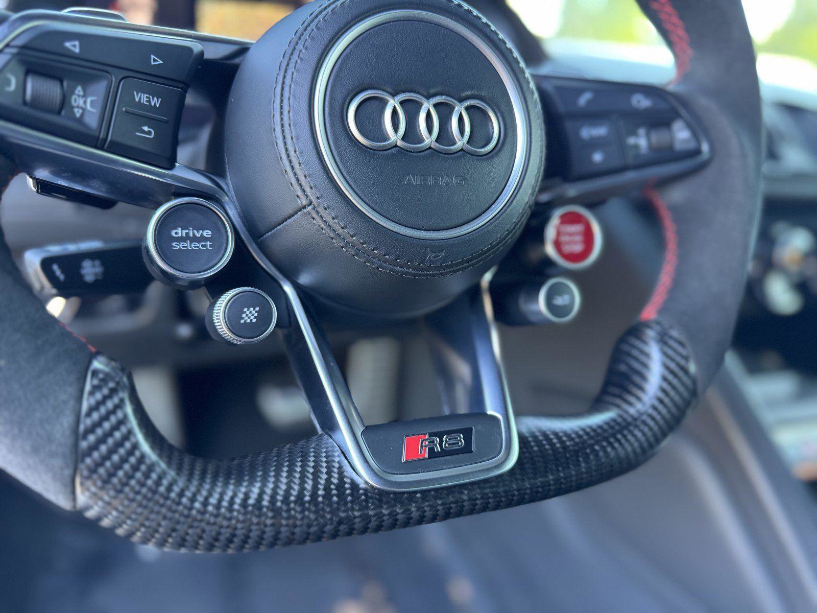 Used 2022 Audi R8 V10 w/ Premium Package RWD image 34