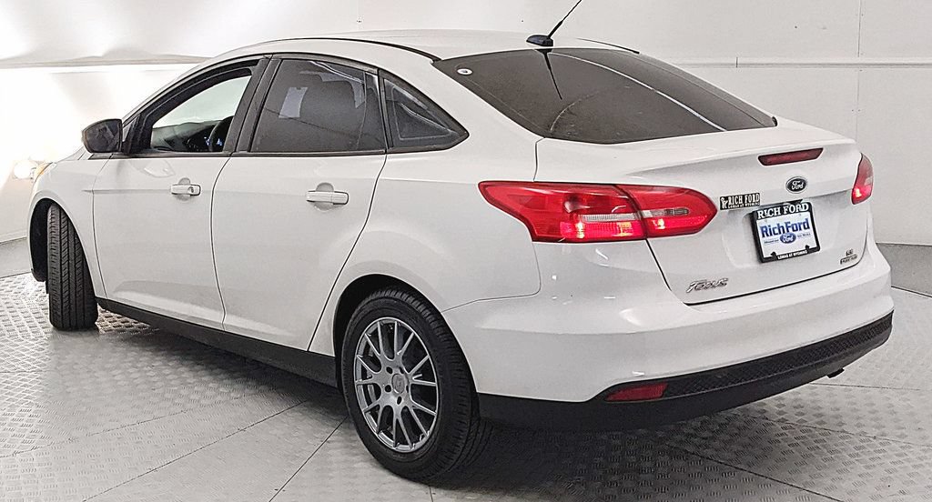 Used 2015 Ford Focus SE FWD image 4