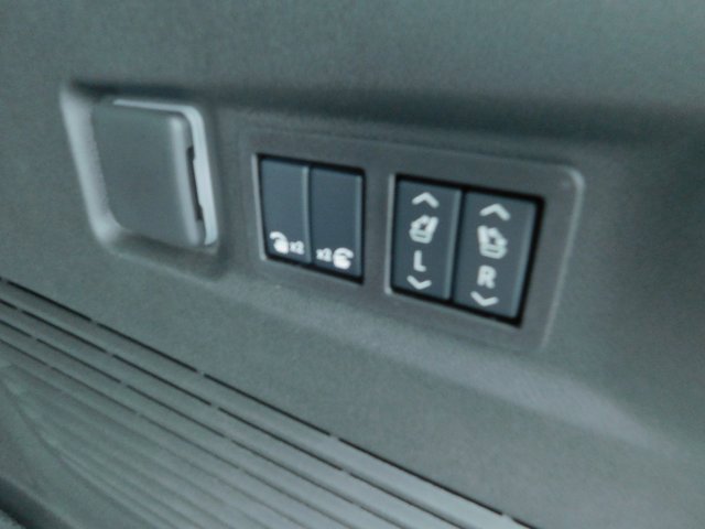 New 2026 Chevrolet Suburban High Country image 13