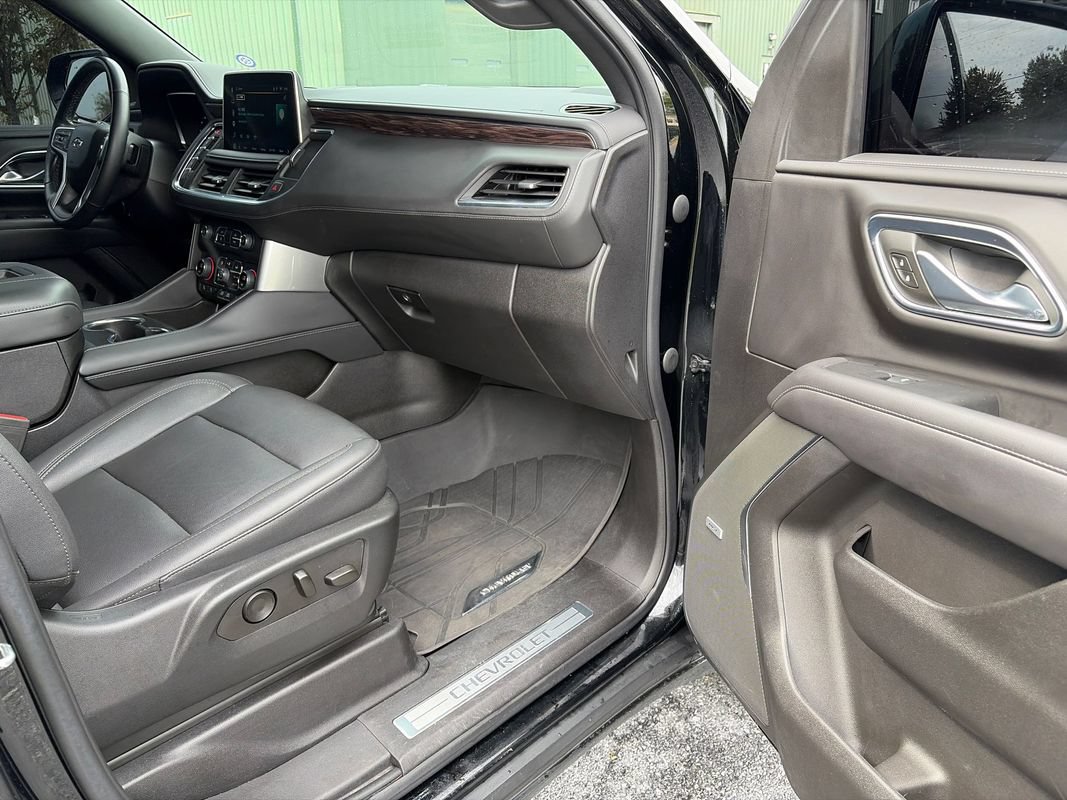 Used 2023 Chevrolet Tahoe Z71 w/ Luxury Package AWD/4WD image 15