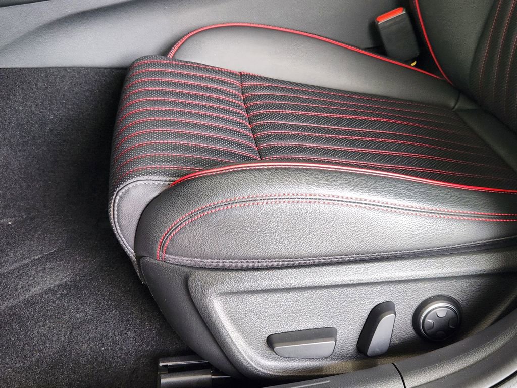 Used 2025 Genesis G70 2.5T w/ Sport Prestige Package image 23