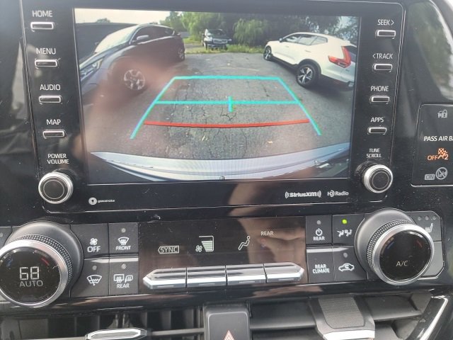 Used 2020 Toyota Highlander XLE image 8