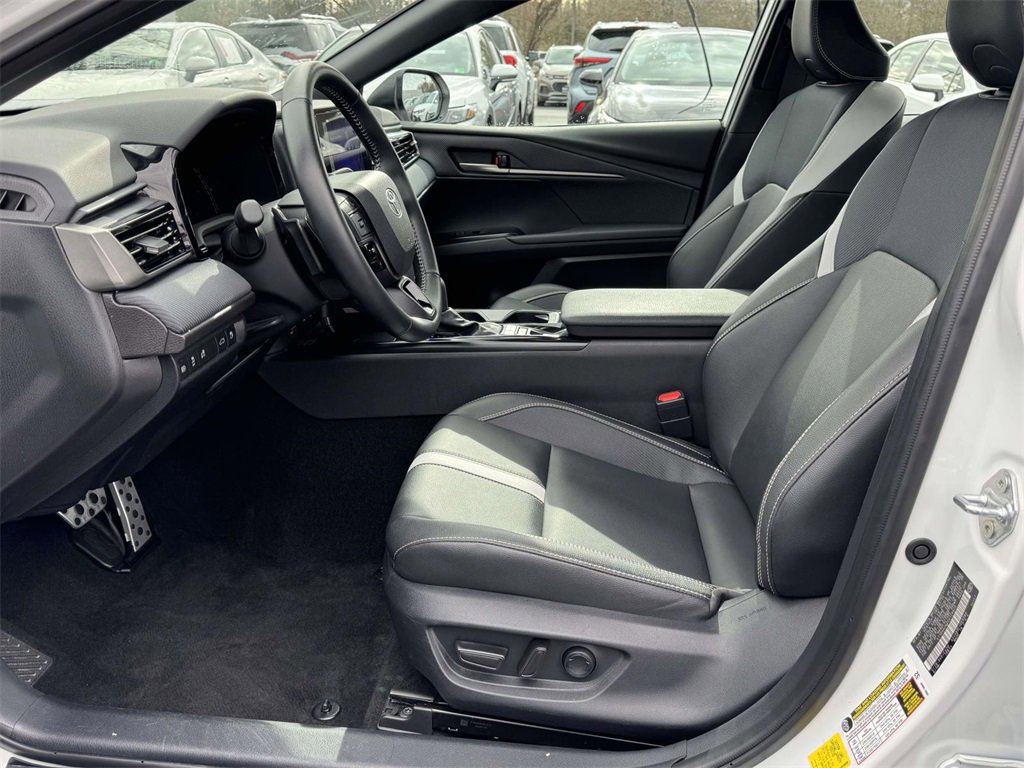 Used 2025 Toyota Camry SE image 20