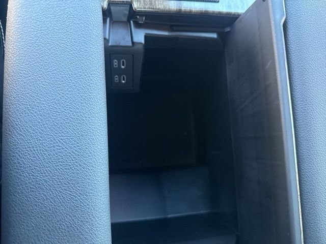 Used 2025 Toyota Sienna Limited image 27