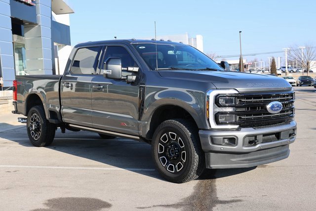Used 2025 Ford F250 Platinum image 1
