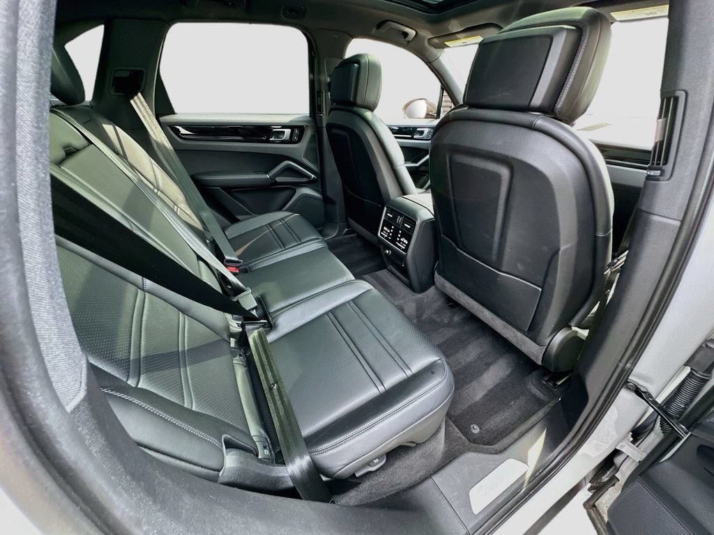 Certified 2023 Porsche Cayenne AWD/4WD image 29