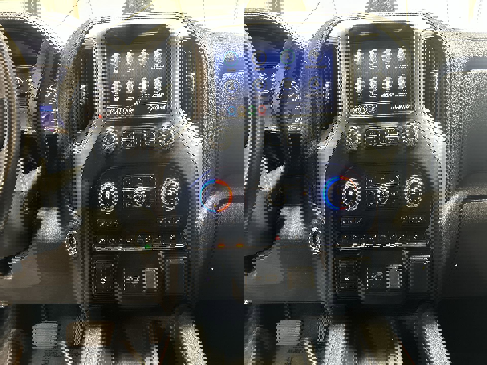 Used 2020 GMC Sierra 1500 SLT w/ SLT Premium Plus Package image 13