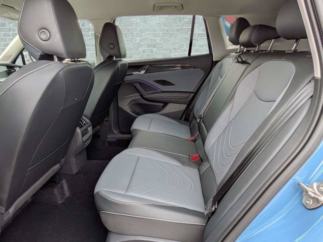 Used 2025 Volkswagen Tiguan SE FWD image 14