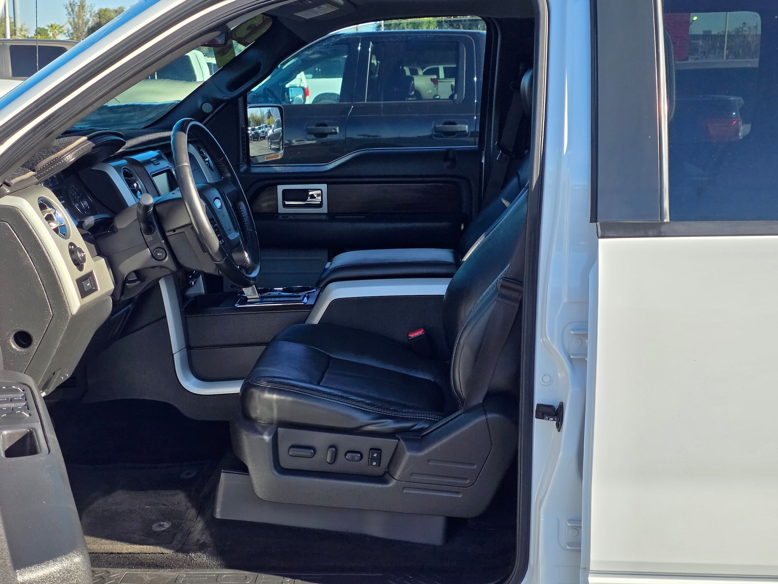 Used 2013 Ford F150 Lariat w/ Lariat Chrome Pkg AWD/4WD image 14