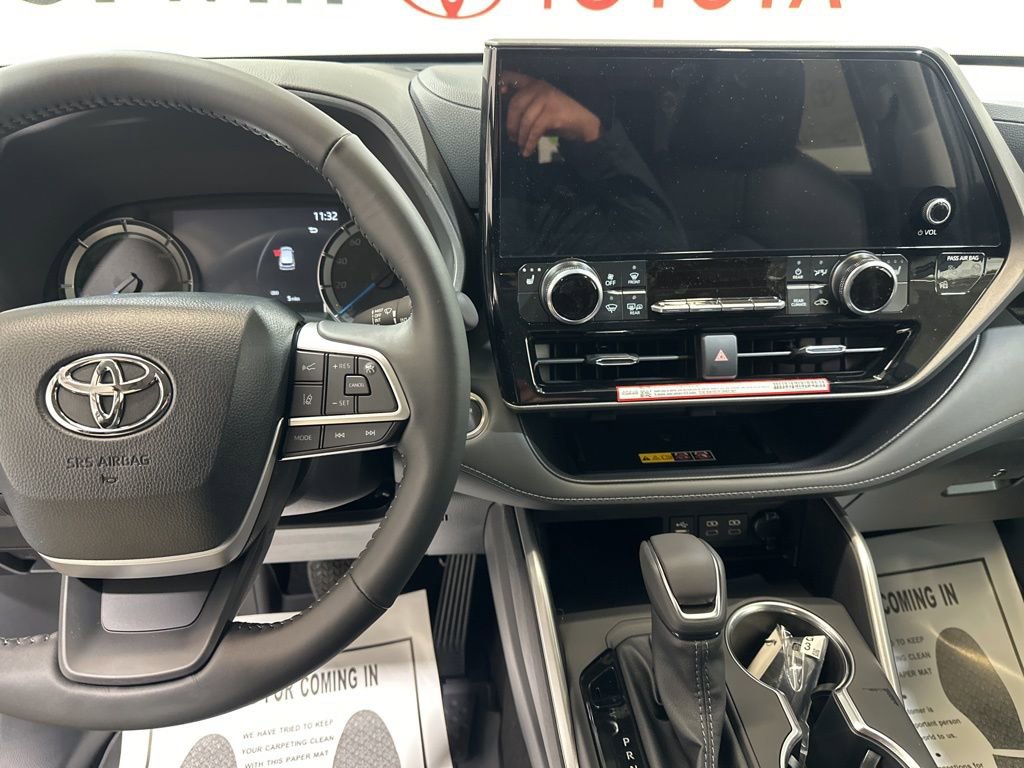 New 2026 Toyota Highlander XLE image 27