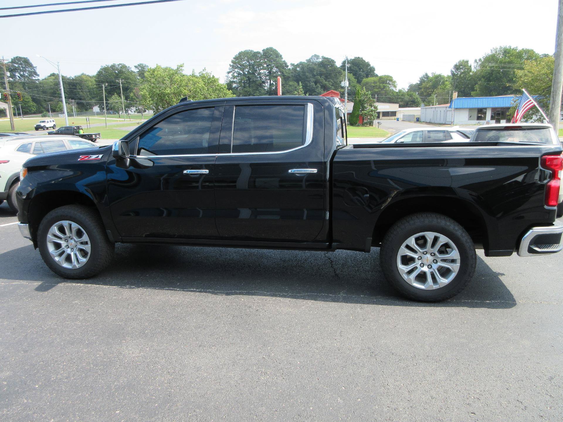 Certified 2025 Chevrolet Silverado 1500 LTZ w/ LTZ Premium Package AWD/4WD image 6