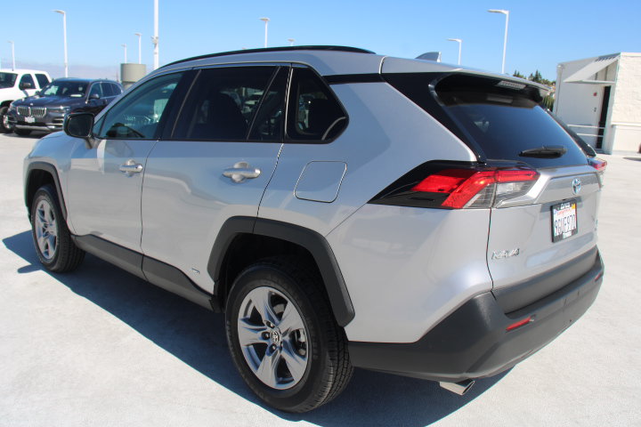 Certified 2023 Toyota RAV4 LE AWD/4WD image 5