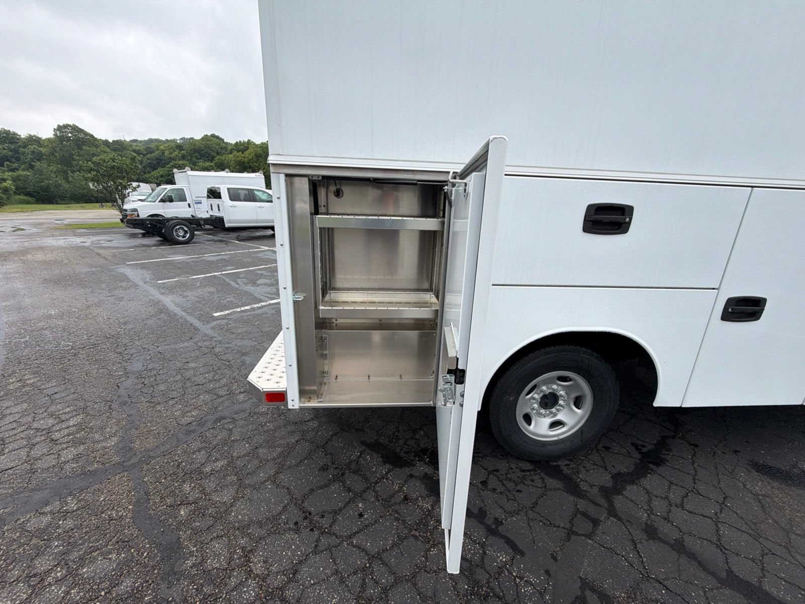 New 2026 Chevrolet Express 3500 w/ Power Convenience Package RWD image 31
