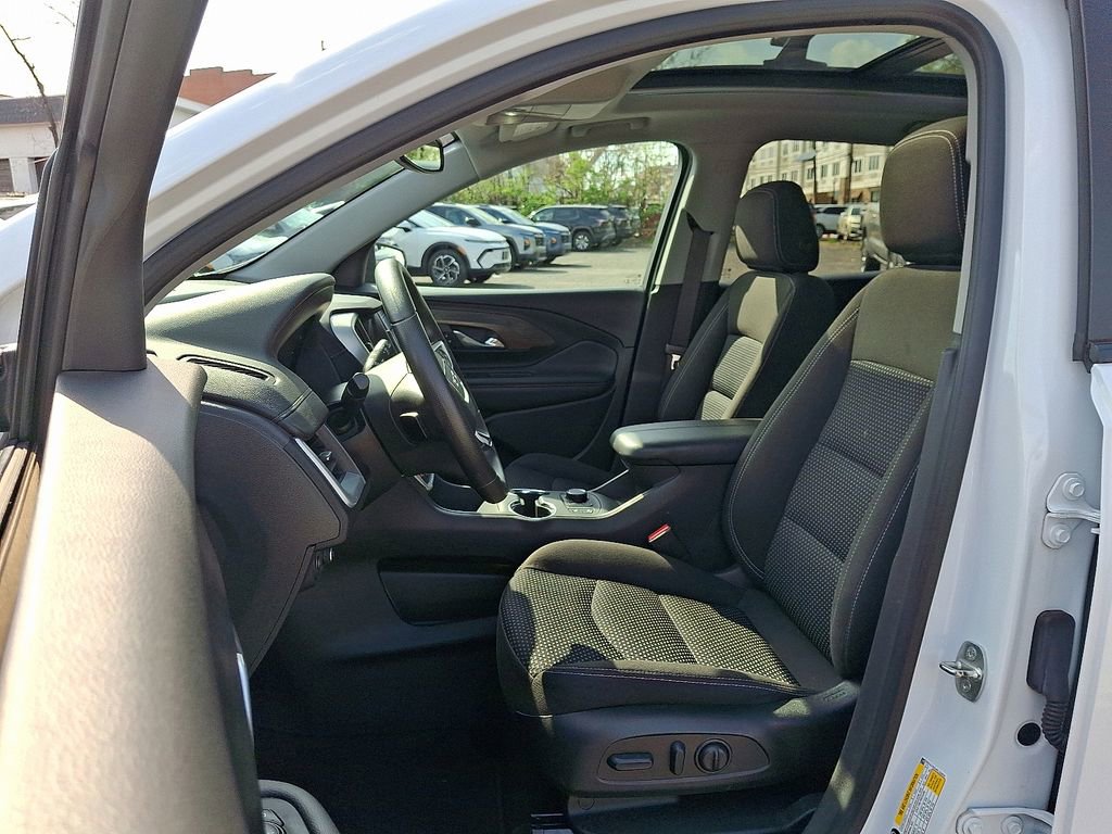 Used 2023 GMC Terrain SLE w/ Driver Convenience Package image 19