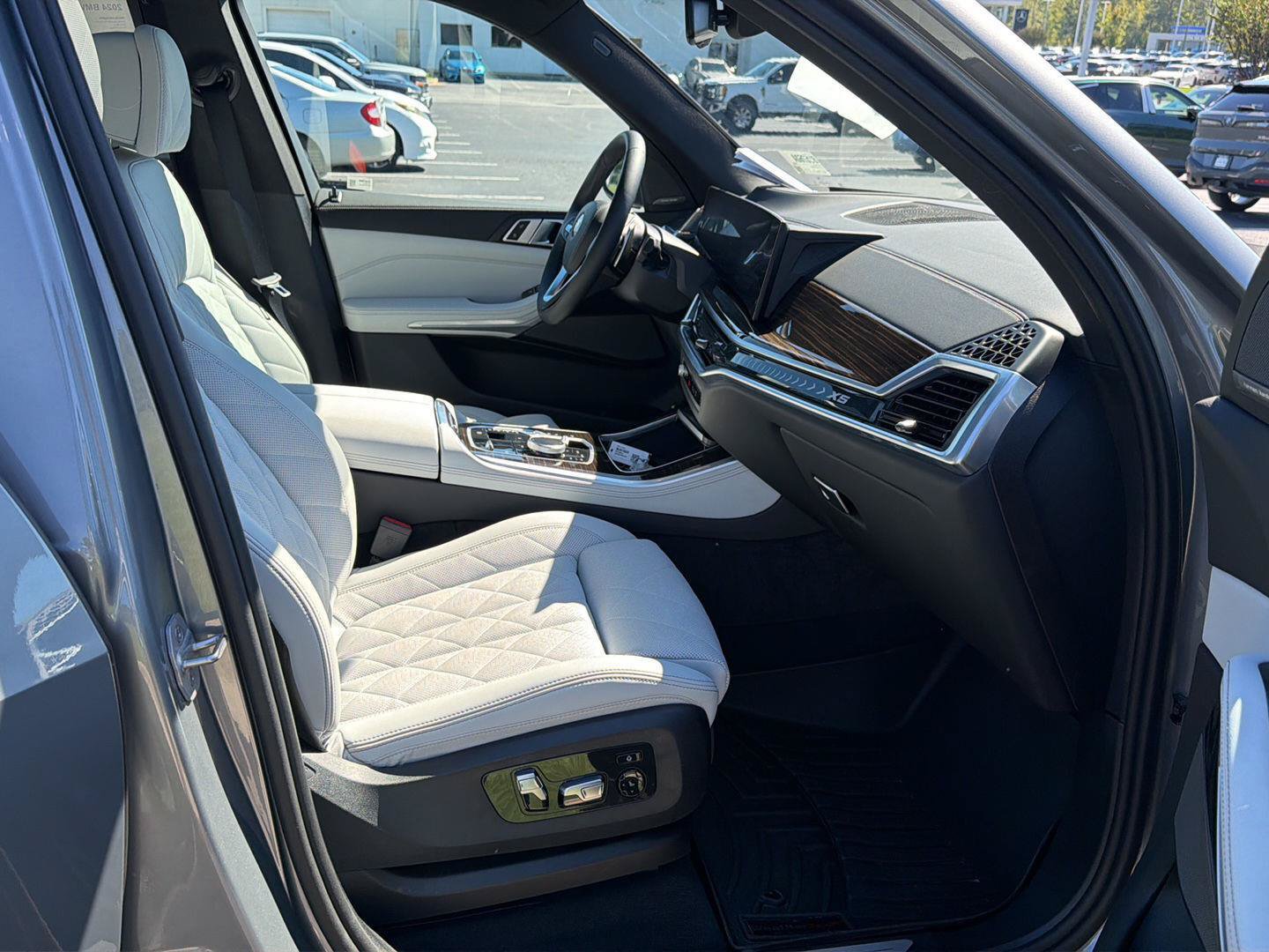 Used 2024 BMW X5 xDrive50e w/ Premium Package AWD/4WD image 13