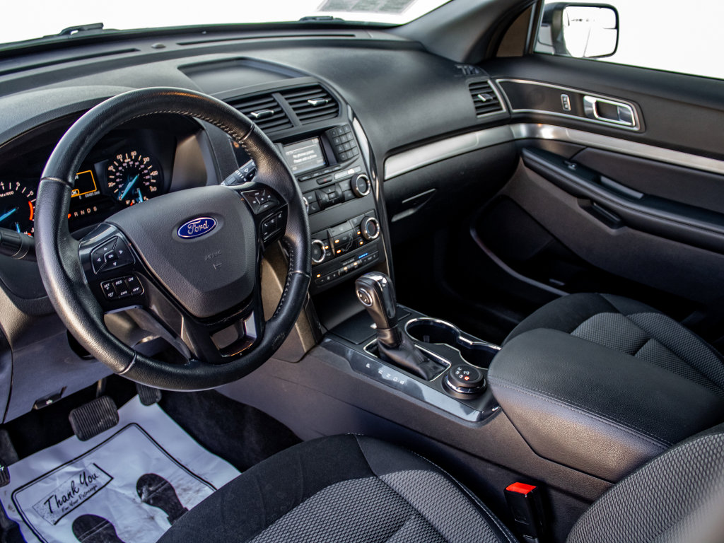 Used 2018 Ford Explorer XLT image 19