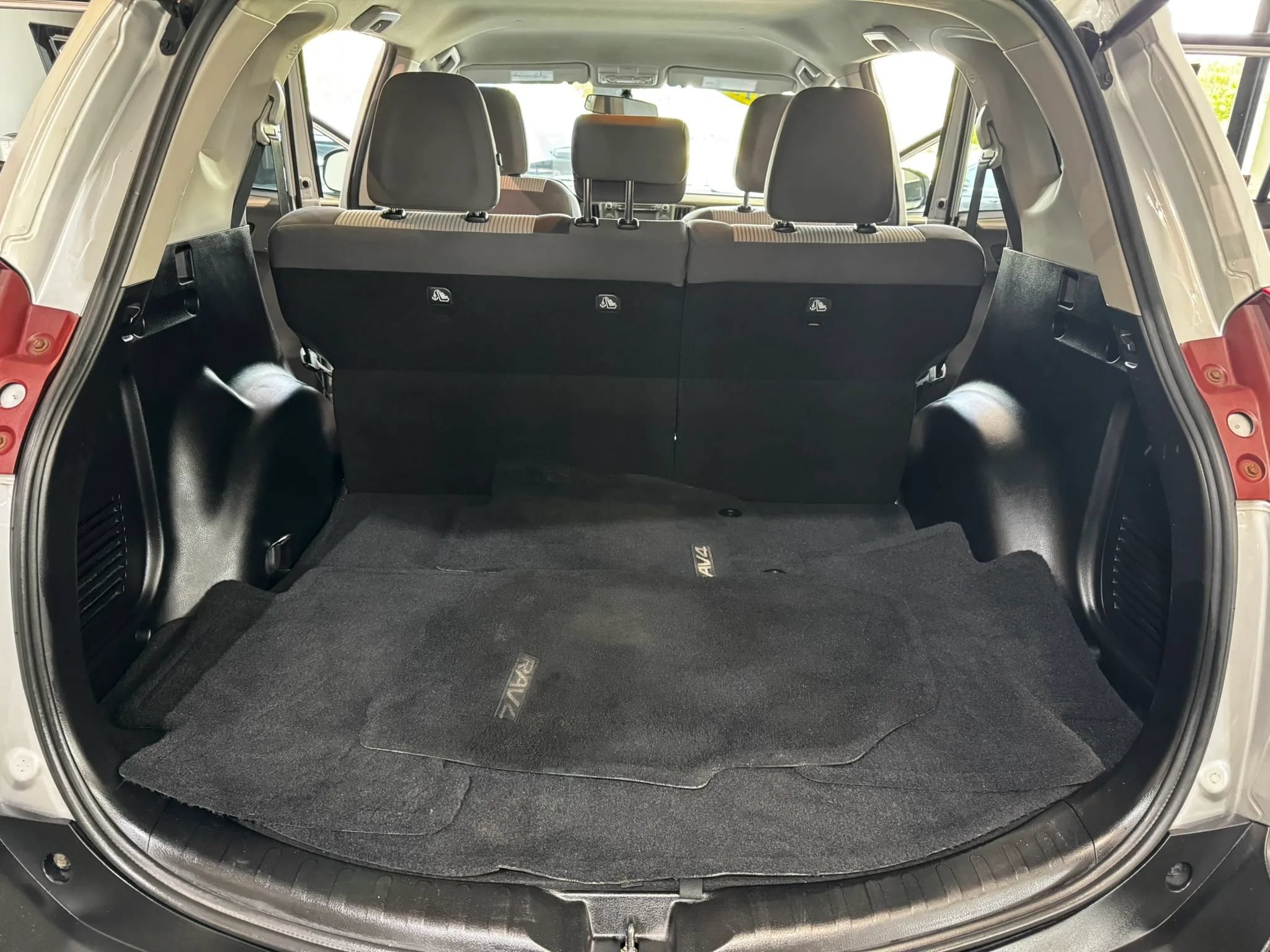 Used 2015 Toyota RAV4 LE FWD image 30