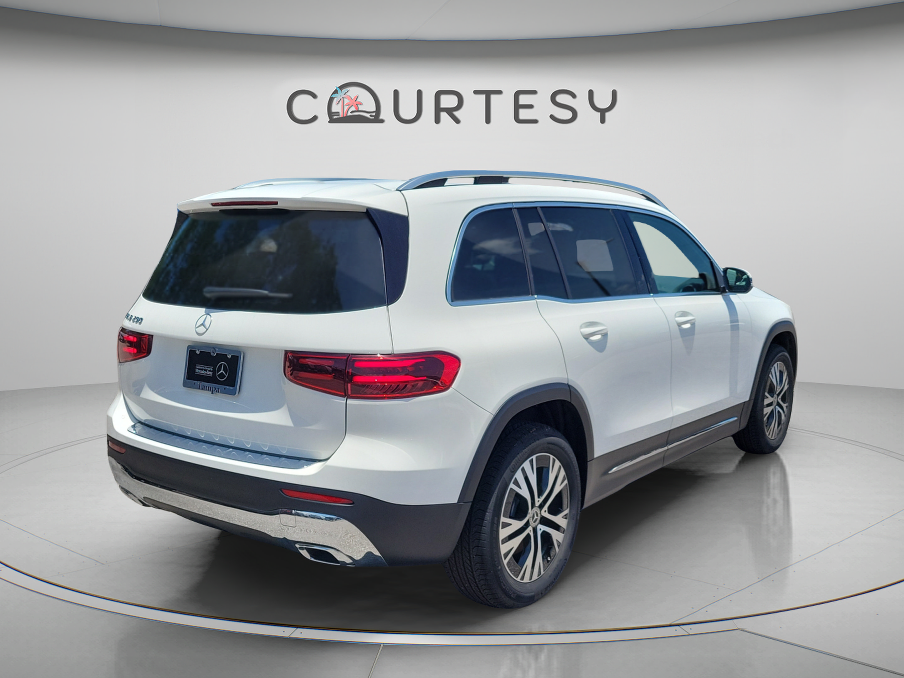 Used 2026 Mercedes-Benz GLB 250 image 3