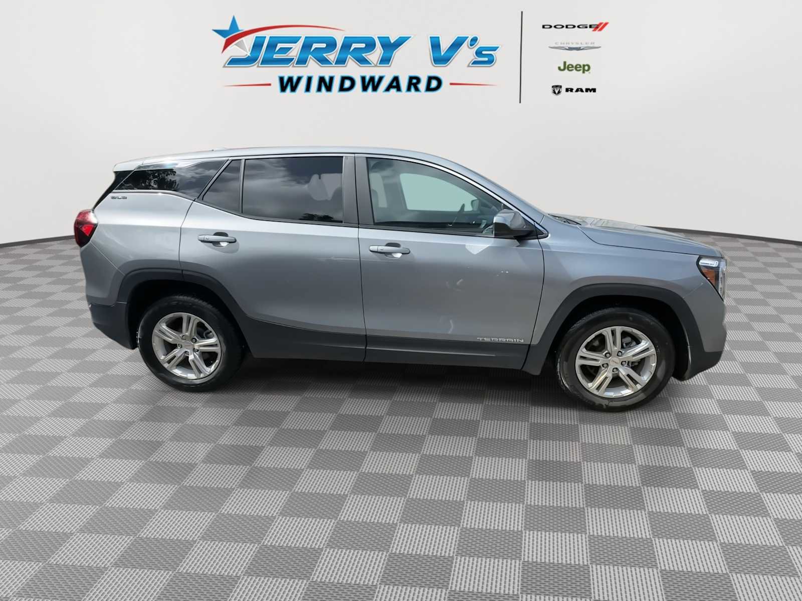 Used 2024 GMC Terrain SLE image 9